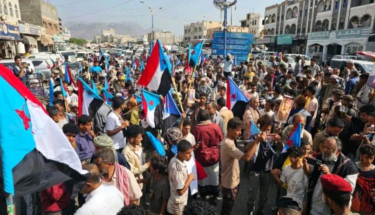 تظاهرات شعبية حاشدة تجتاح محافظات الجنوب رفضاً للتدخلات الخارجية وسياسات الوصاية السعودية