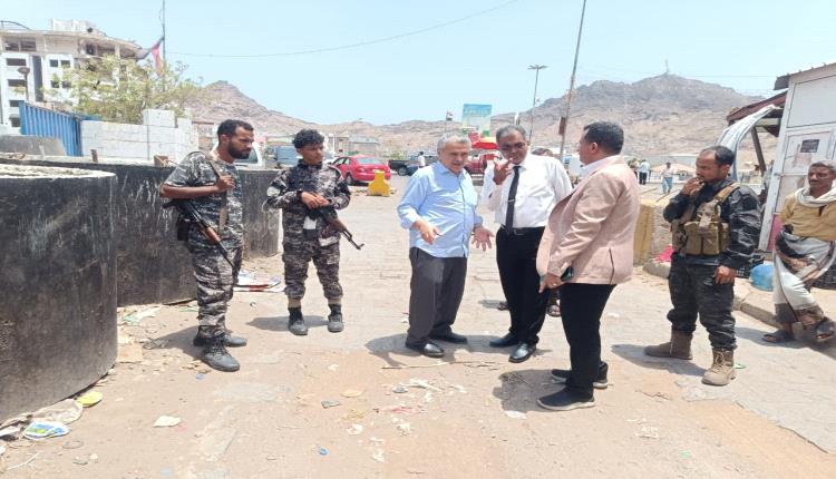 السلطة المحلية بالمعلا تنفذ نزولًا ميدانيًا تمهيدًا لتنفيذ مشروع تصريف مياه الأمطار بحجيف
