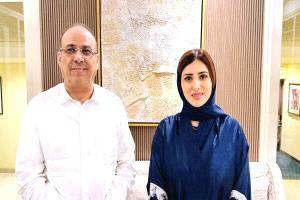 تلتقي قيادات الشرعية وتتواجد في الرياض وتحصلت على منصب ..ناشطة حوثية تخترق الشرعية وصحفي بارز يكشف معلومات صادمة عنها