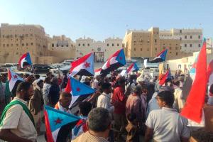 مسيرة جماهيرية حاشدة في شبام تؤكد التمسك بالحقوق الوطنية والخدمية وتجدد التفويض للرئيس الزُبيدي