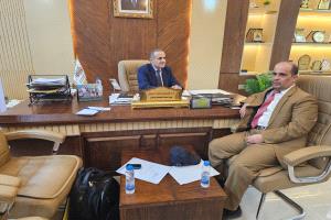 وزير الصحة العامة والسكان يلتقي بمدير مكتب الصحة بمحافظة الجوف