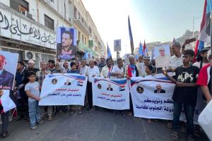 مسيرة جماهيرية حاشدة في صيرة تجدد التفويض للرئيس الزُبيدي وتؤكد استمرار التصعيد الشعبي