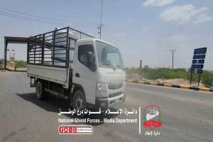 قوات درع الوطن تواصل دعمها لمستشفى محنف في لودر وتقدم 3 آلاف لتر ديزل لقسم الغسيل الكلوي
