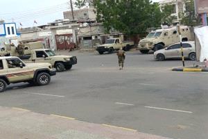 أطلاق نار داخل مبنى المحافظة أبين أثناء وجود قيادات أمنية وعسكرية