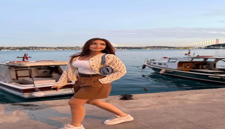 على طريقة باربي الشرق.. كيف جعلت هنا الزاهد "الشورت الصيفي" قطعة أساسية في خزانة الصيف؟