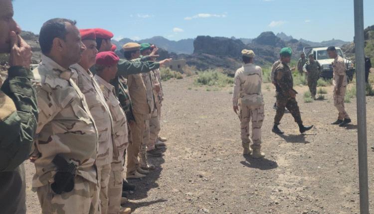 قيادة القوات البرية الجنوبية تتفقد المرابطين في جبهة الضالع وتنقل تهاني الرئيس الزُبيدي بعيد الأضحى