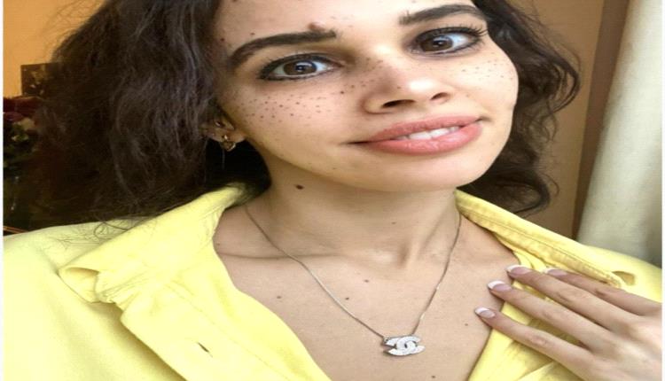 نور عمرو دياب تخطف الأنظار في أول ظهور فني بفيلم «الكراش» مع والدتها شيرين رضا