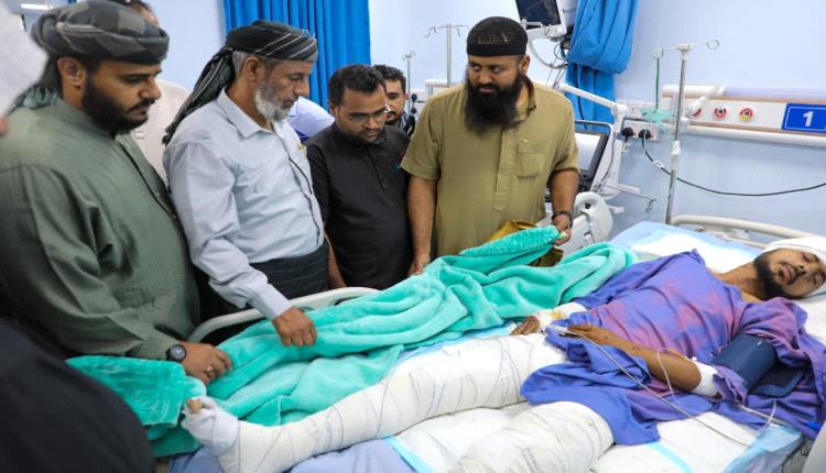 بتوجيهات المحرمي .. فريق من القيادة العامة يتفقد جـ,ـرحى انفجـ,ـار مخزن الذخـ,ـيرة في معسكر الممدارة