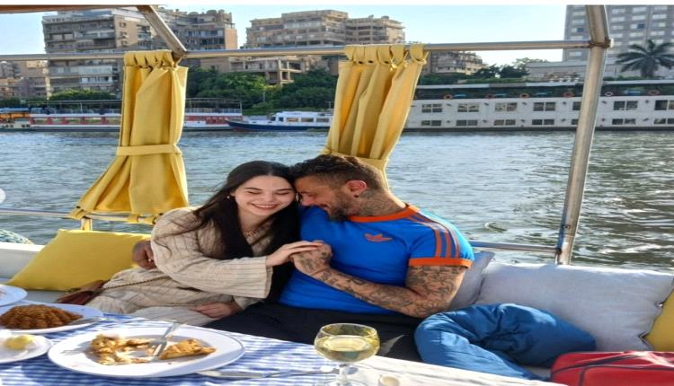 في أجواء رومانسية.. أحمد الفيشاوي يشعل السوشيال ميديا بصور جديدة مع حبيبته كاميلا على النيل