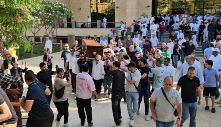 وداع مختلف بعيداً عن السواد.. جنازة محمد مرزبان تتحول للون الأبيض احتراماً لرغبته الأخيرة