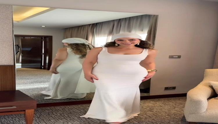 بإطلالة بيضاء ملكية.. ميرنا جميل تخطف الأنظار بفستان مجسم وتوربان أنيق(صور)