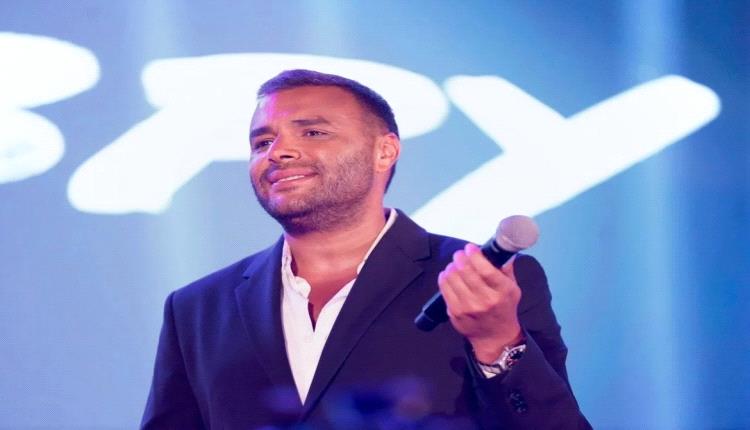 عادل حقي يرد على اتهامات تشابه "فلتة" مع "بابا" لعمرو دياب