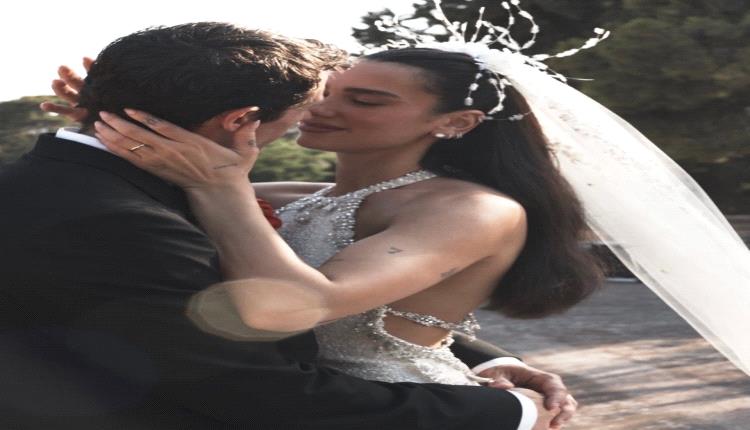 دوا ليبا تشارك الصور الأولى لزفافها من كالوم تيرنر.. فستان مصنوع يدوياً من دار شانيل (صور)
