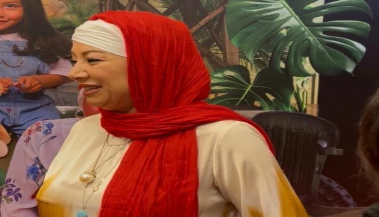 انتصار تثير الجدل بـ ارتداءها للحجاب في العرض الخاص لفيلم «صقر وكناريا»