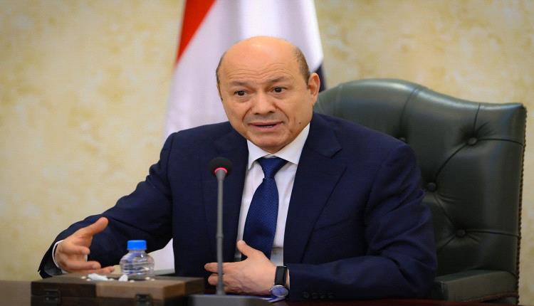 كاتب يرصد بالأرقام نهب المجلس الرئاسي للأموال