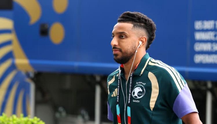 قائد المنتخب السعودي سالم الدوسري في عالم الموضة.. أسلوب الفخامة الهادئة