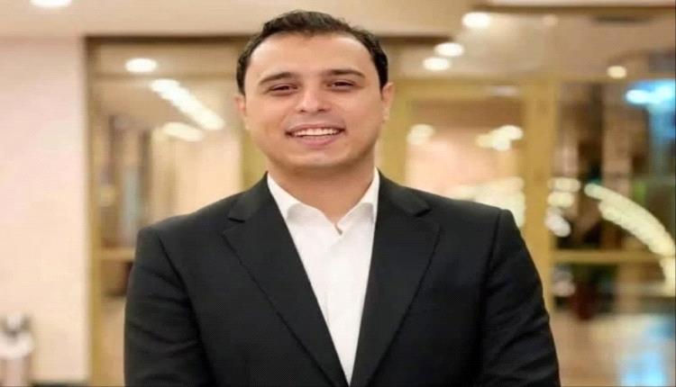 دموع وحزن في عزاء كريم عبد العليم.. وغياب نجوم الفن يلفت الأنظار