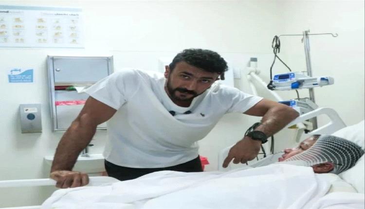 أحمد العوضي يثبت إنسانيته بتحقيق أمنية طفل في مستشفى الحروق (فيديو وصور)