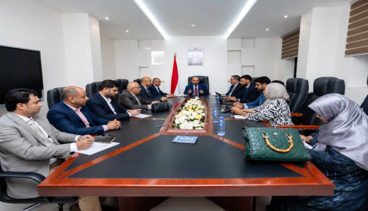 وزير الاتصالات يبحث مع وفد البنك الدولي أولويات التحول الرقمي ودعم تطوير البنية التحتية للقطاع