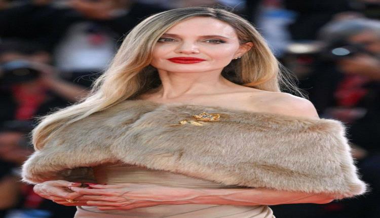 أنجلينا جولي تكشف عدم دخولها في علاقة عاطفية منذ انفصالها عن براد بيت