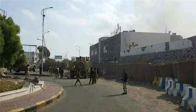 عاجل..مسلحون يحاصرون مبنى البحث الجنائي للافراج عن شاب وفتاة