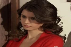القبض على بيرين سات نجمة «العشق الممنوع» في حملة مخدرات بتركيا.. وهاندا أرتشيل تحسم جدل التعاطي بتقارير الطب الشرعي