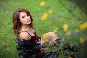أزمة قلبية.. وفاة الفنانة التركية إيجي إيرتيم بطلة «شراب التوت»