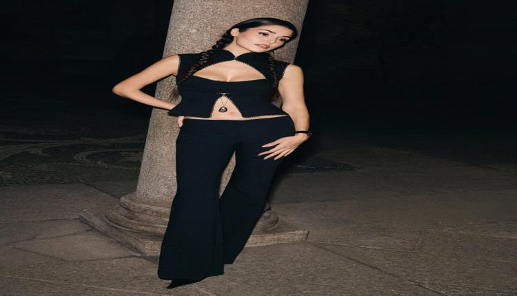 هاندا أرتشيل تتصدر العناوين بأسلوبها الأنيق باللون الأسود