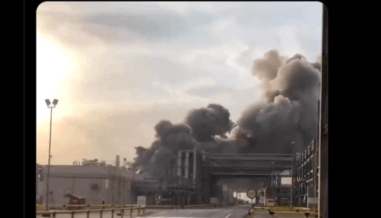 حريق في موقع تابع لشركة "أرامكو" السعودية بعد تعرضه لضربة بمسيرة