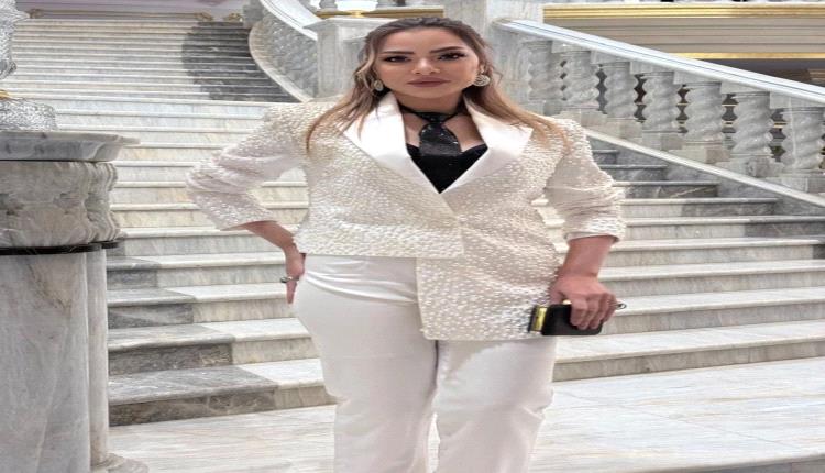 ألفت عمر تناشد الجمهور بالدعاء بعد انتهاء أزمة احتجازها بالخارج