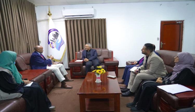 وزير الشؤون الاجتماعية والعمل يلتقي نائب الممثل المقيم لصندوق الأمم المتحدة للسكان