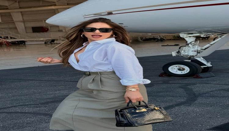 جينيفر لوبيز تثبت توقيعها الخاص بأسلوب متكرر في رحلاتها