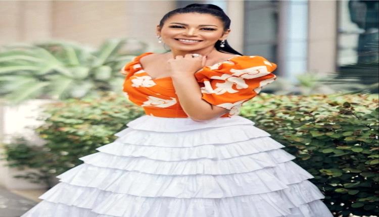 إطلالة صيفية جذابة للقاء الخميسي تخطف الأنظار