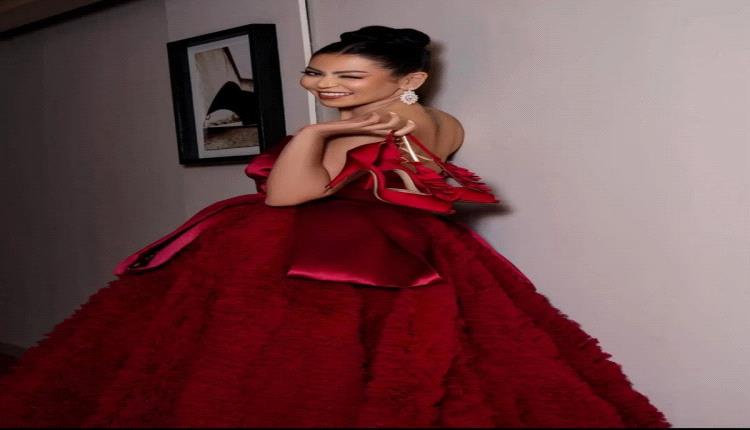 لقاء الخميسي تثير الفضول باستخدام عبد الحليم حافظ في إطلالتها