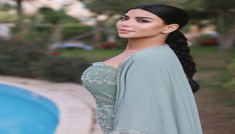 كارولين عزمي تكشف عن مراحل حياتها الشخصية وتفضيلاتها في الملابس