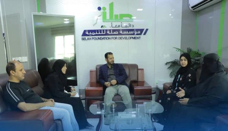 المدير التنفيذي لمؤسسة صلة للتنمية يبحث تعزيز الشراكة والتنسيق الصحي بمحور المكلا