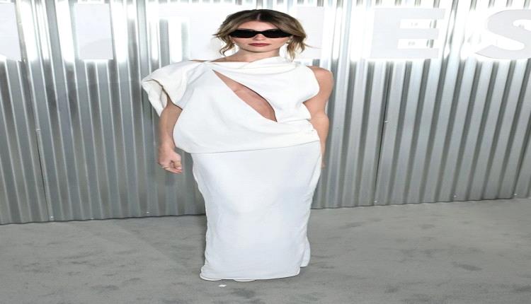 أوليفيا جايد تجمع بين الجرأة والأناقة باختيار الفتحة الحادة