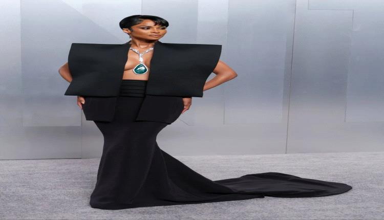 سيارا تخطف الأضواء بتصميمها الجريء على السجادة الحمراء