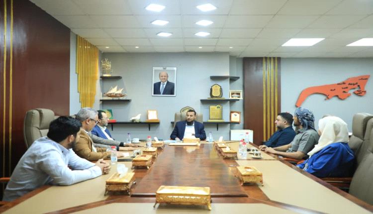 محافظ عدن يؤكد عدم السماح بتحصيل أي رسوم غير قانونية ويشدد على التطوير والارتقاء بالمؤتمرات العلمية ومخرجاتها