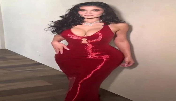 كايلي جينر تخطف الأنظار بإطلالة مستوحاة من جيسيكا رابيت على السجادة الحمراء
