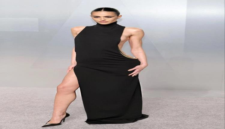 أميليا غراي تتألق بفستان يخطف الأنفاس في حفل ما بعد الأوسكار