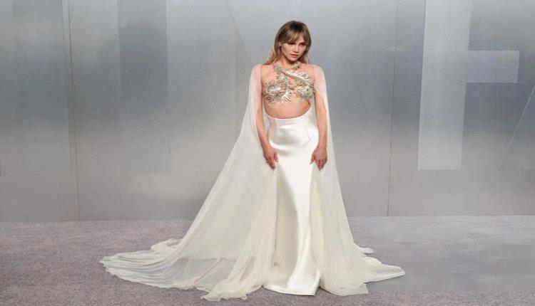 تصميم Tamara Ralph يبرز جمال سوكي ووترهاوس على السجادة الحمراء