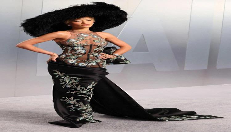 قبعة فريدة تجعل إطلالة ريتا أورا اللافتة حديث الجمهور