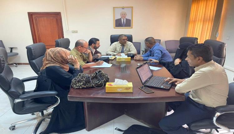 برئاسة السقاف.. مطابع الكتاب المدرسي - الإدارة التنفيذية بعدن  تفتح مظاريف مناقصة توريد الورق لعام 2026