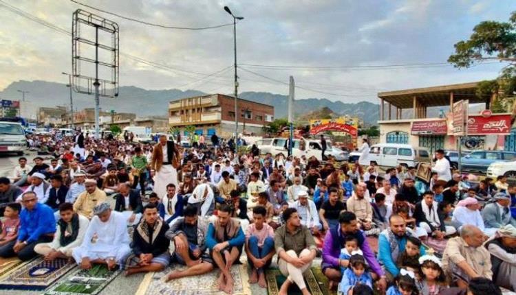 تبرعات وهتافات سياسية.. إخوان اليمن يحولون العيد إلى ساحة استقطاب