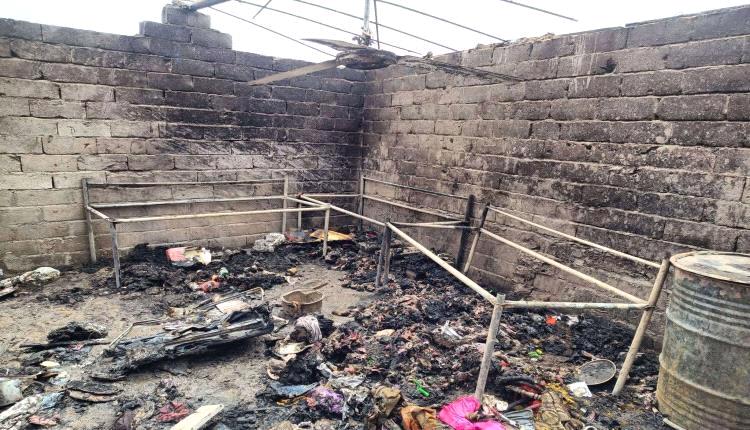 حريق ضخم يلتهم احد المنازل في مديرية الخوخة