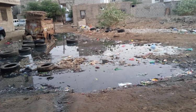 أهالي الممدارة يشكون انتشار الحميات بسبب مياه الصرف الصحي