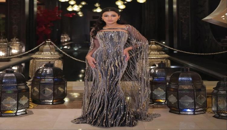 سحر وفخامة… مهيرة عبد العزيز بإطلالة ترتر وكاب ملكي تخطف الأنظار