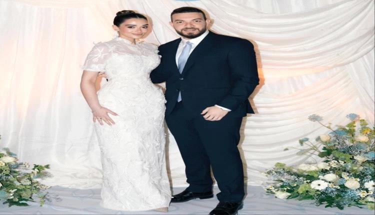 ملك أحمد زاهر تلفت الأنظار بفستان خطوبة فخم وبتطريزات دقيقة