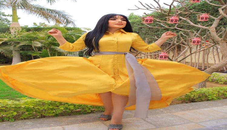 عبير صبري تخطف الأنظار بفستان غريب التصميم والألوان